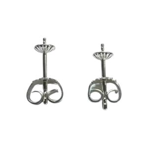 Zilveren oorstekers met parelschotel. 4mm