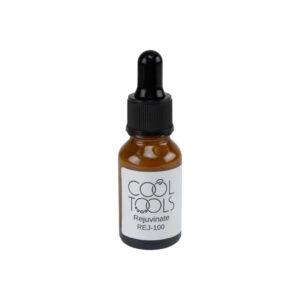 Rejuvenate van Cool Tools voor hydratie en het flexibel maken van metaalklei.