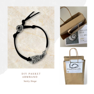 DIY pakket Stoere Armband met zilveren ornamentje en zilveren sluiting.