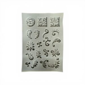 mal met kleine, sierlijke ornamentjes voor sieraden maken van zilverklei, metaalklei en polymeerklei