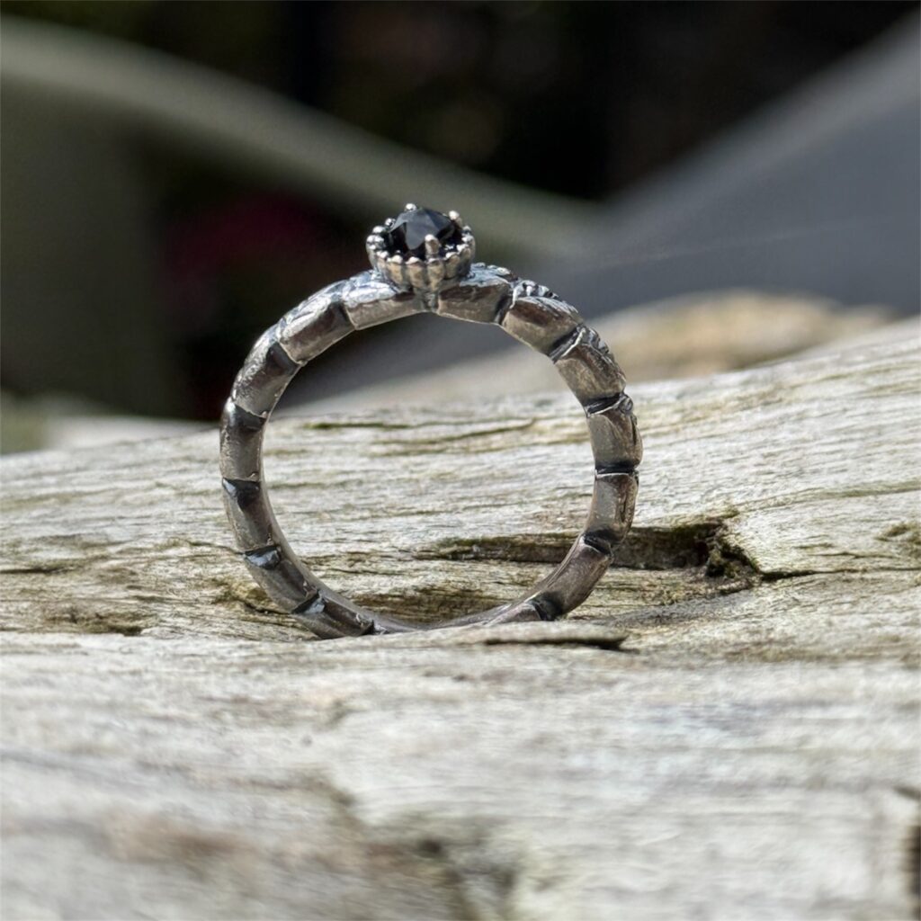 example of using a silicone ring binder mold from Art Clay Silver