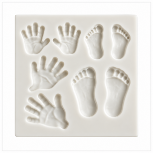 siliconnem mal met baby handjes en voetjes in verschillende maten voor het maken van persoonlijke sieraden van zilverklei en andere kleisoorten
